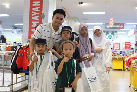 Berbagi Kebahagiaan Di Bulan Suci Ramadhan FIFGROUP Gelar Program CSR