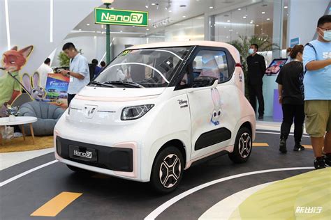 2021 天津车展 穿梭城市的精灵 车展实拍五菱 Nanoev 评测 新出行