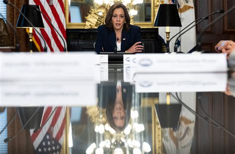 Eleições Eua Kamala Tem 44 Das Intenções De Voto E Trump 42 Diz