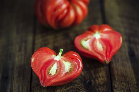 8 Types Of Tomatoes Longtime Gardeners Recommend Growing