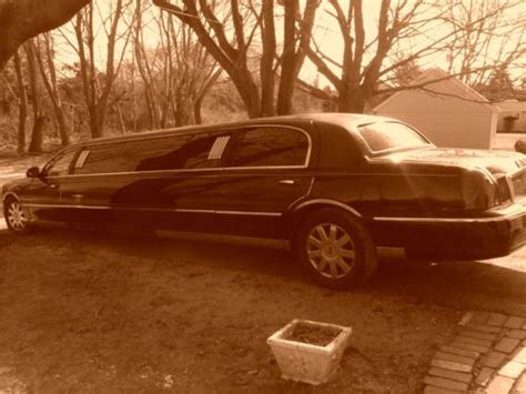 Sell Used 2004 Lincoln Towncar Stretch Limousine 8 10 Passenger In Southold New York United