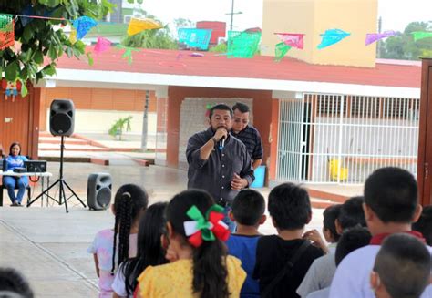 Entrega alcalde apoyo a escuela primaria de Kantunilkín