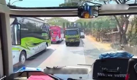 Jalan Raya Milik Mereka Media China Dedah Pemandu Bas Di Indonesia