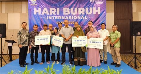 Ahli Waris 4 Karyawan CSB Mall Terima Santunan Dan Beasiswa Pendidikan