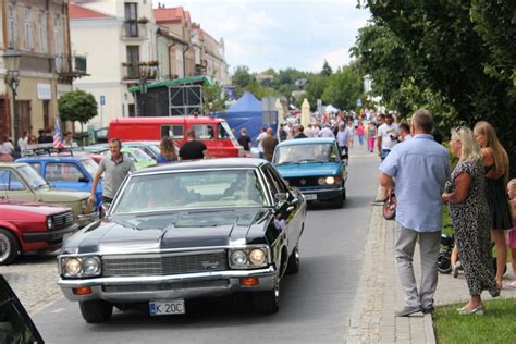 Aut Zaparkowa O Na Opatowskim Rynku Vii Spotkania Pojazd W Dawnych