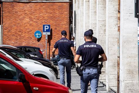 Rapinato Nel Sottopasso 4 Ore Dopo Torna In Stazione A Prendere Il