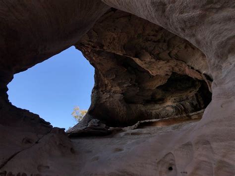 Sandstone Caves - Aussie Bushwalking