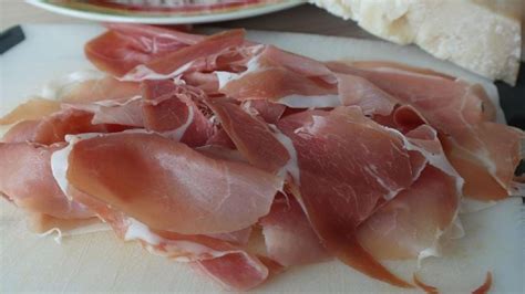 Cómo se deben de guardar las salchichas el jamón y otros embutidos de