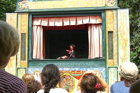 Théâtre de Guignol aux Champs Elysées plein air Ville de Paris