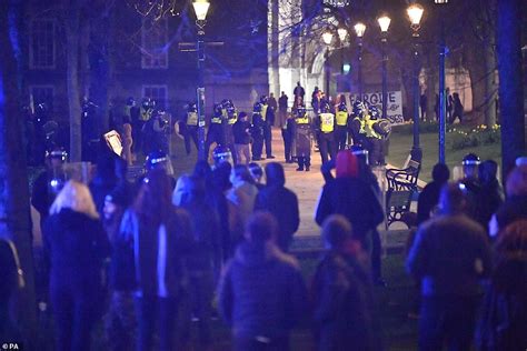 New Clashes In Bristol As Police Move In To Clear 150 Kill The Bill Protesters Daily Mail Online