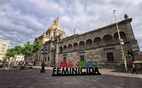 Guadalajara y Monterrey protestan con leyenda México Feminicida para