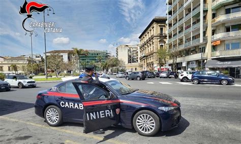 Spaventa I Passanti Con Una Pistola E Ferisce Una Barista