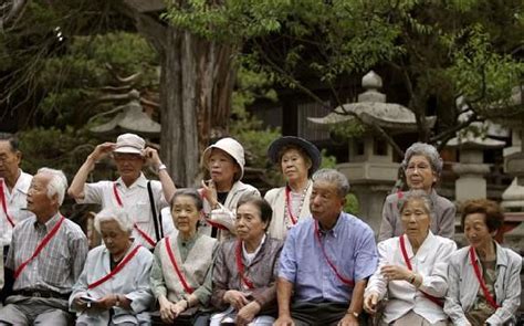 日本老龄化严重 80岁老人仍出门工作海口网