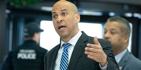 Is Cory Booker Gay Details About His Love Life And Sexuality Yourtango