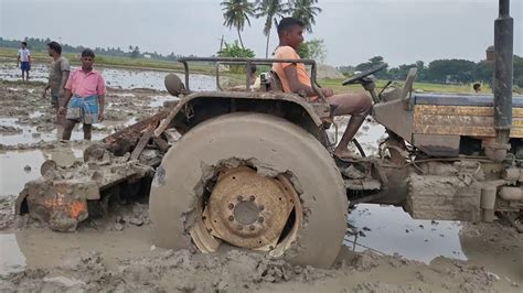 Swaraj Tractor Stuck In Mud Pulling Out Hmt Tractor Mahindra Youtube