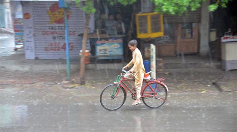 Karachi Weather Update Drizzle Likely In City Tonight