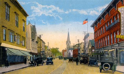 DOWNTOWN LACONIA LOOKING NORTH ON MAIN ST TOWARD BANK SQUARE