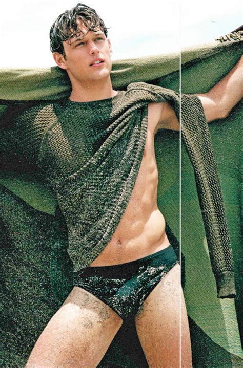 8 Hot Sexy Carrian Cheney Bikini Pics