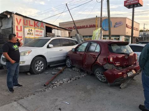 Aparatoso Choque De Tres Vehículos En La Avenida César López De Lara Mujer Resulta Lesionada