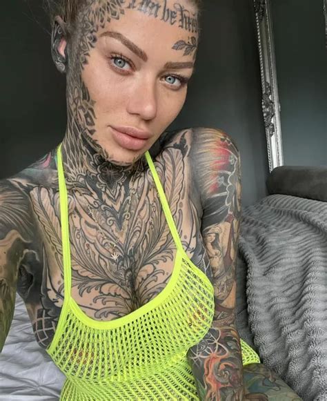 Britain S Most Tattooed Woman Strips To Lace Lingerie As She Flaunts