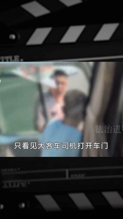 當路怒癥遇見不要命的，轎車逼停大巴車后，監控拍下危險的一幕 车祸现场 车祸 開車 女司機 撞車 Youtube