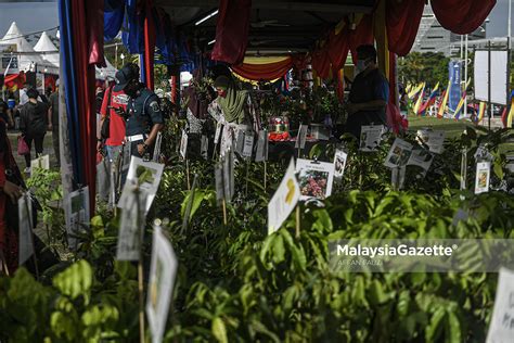 Shahidan Kassim Tunjuk Kebolehan Memasak Di Agrobazaar Putrajaya