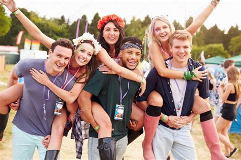 Friends at music festival campsite — Stock Photo © monkeybusiness #98233774