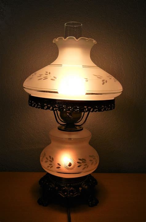 Rare Vintage Etched Frosted Glass Electric Hurricane Lamp Parlor Table Lamp Rewired Tam O