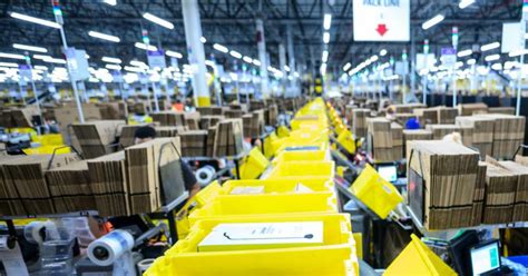 Amazon La Truffa Da Oltre 300mila Euro Di Un 22enne Riempiva I Pacchi