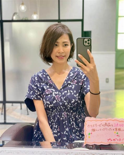 坂元美香さんのインスタグラム写真 坂元美香instagram「金曜日お疲れさまでした！ ヘアカラー落ち着かせてきました。 大人女子的な。 すごい雨降ってます🙄☔️ せっかくふわふわに