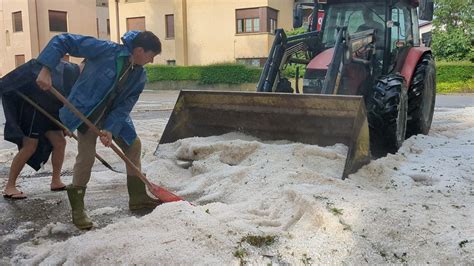 Maltempo In Friuli Venezia Giulia Grandine E Pioggia A Tricesimo