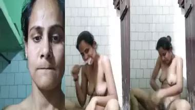 Mature Wife Nude Bath Selfie For Her Secret Lover Porn Tube Video