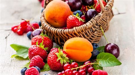 Quels Sont Les Fruits De Saison Les Moins Caloriques Femme Actuelle