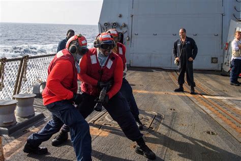 DVIDS Images USS Mason DDG 87 Conducts Firefighting Drills Image