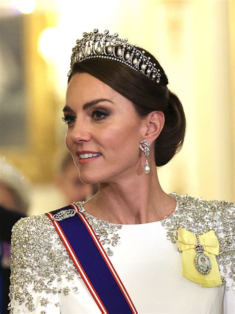 Galerie Foto Kate Middleton Apari Ie Nc Nt Toare Ntr O Rochie Alb