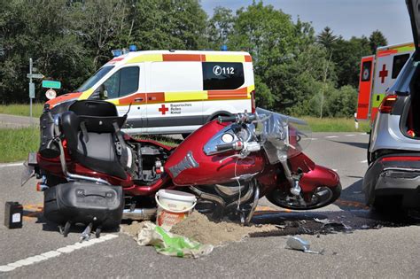 Auf Auto Aufgefahren Zwei Personen Nach Motorradunfall Nahe Immenstadt