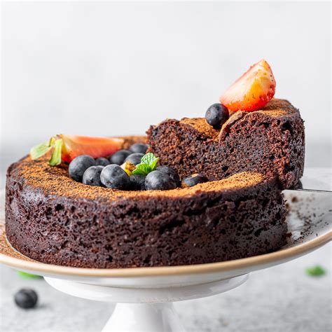 Instant Pot Chocolate Cake | Gimme Delicious