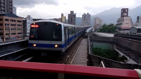 臺北捷運淡水信義線c301型電聯車013014奇岩站進站 20201019 Taipei Mrt 粘粘的鐵道攝影