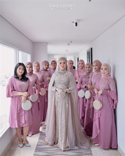 12 Ide Seragam Bridesmaid Hijab Warna Pastel