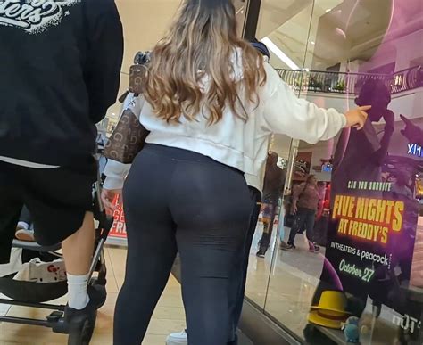 Phat Culo Latina MILF At Mall See Thru Leggings BBW Spandex Leggings Yoga Pants Forum