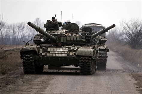 Russian Tanks And Fighters Enter Eastern Ukraine Says Kiev Newsweek