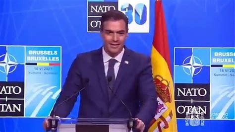 Pedro Sanchez explicando de qué ha hablado con Biden demuestra que