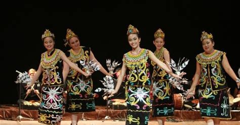 Tari Enggang Pesona Kebudayaan Dayak Kalimantan Timur