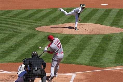 大谷翔平vs藤浪晋太郎 米メディアも注目した10年ぶり対決、交錯した両雄の思い Full Count