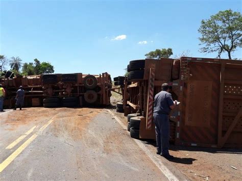 G1 Caminhão Tomba Na Pista E Bloqueia Rodovia Por Quase 6 Horas