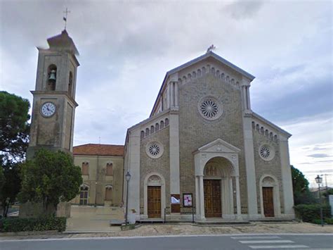 Gioved Ottobre A Montignano Di Senigallia I Funerali Di Leonardo