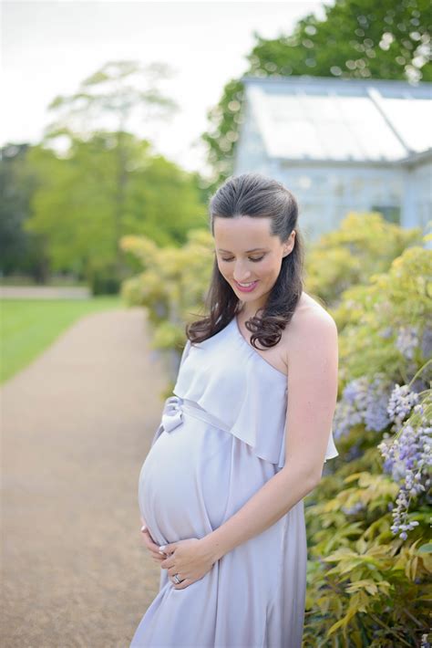 Professional Pregnancy Photo Shoot London Chiswick Heather