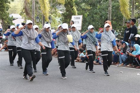 Desain Kaos Jalan Santai Jalan Sehat Keluarga Dan Perusahaan