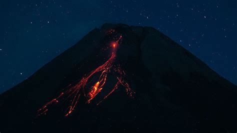 Gunung Merapi Hari Ini Luncurkan Guguran Lava Pijar Kali Ke Barat Daya