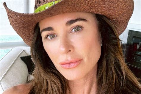 Kyle Richards Shares Her Sunday Workout Details Photos Style Living